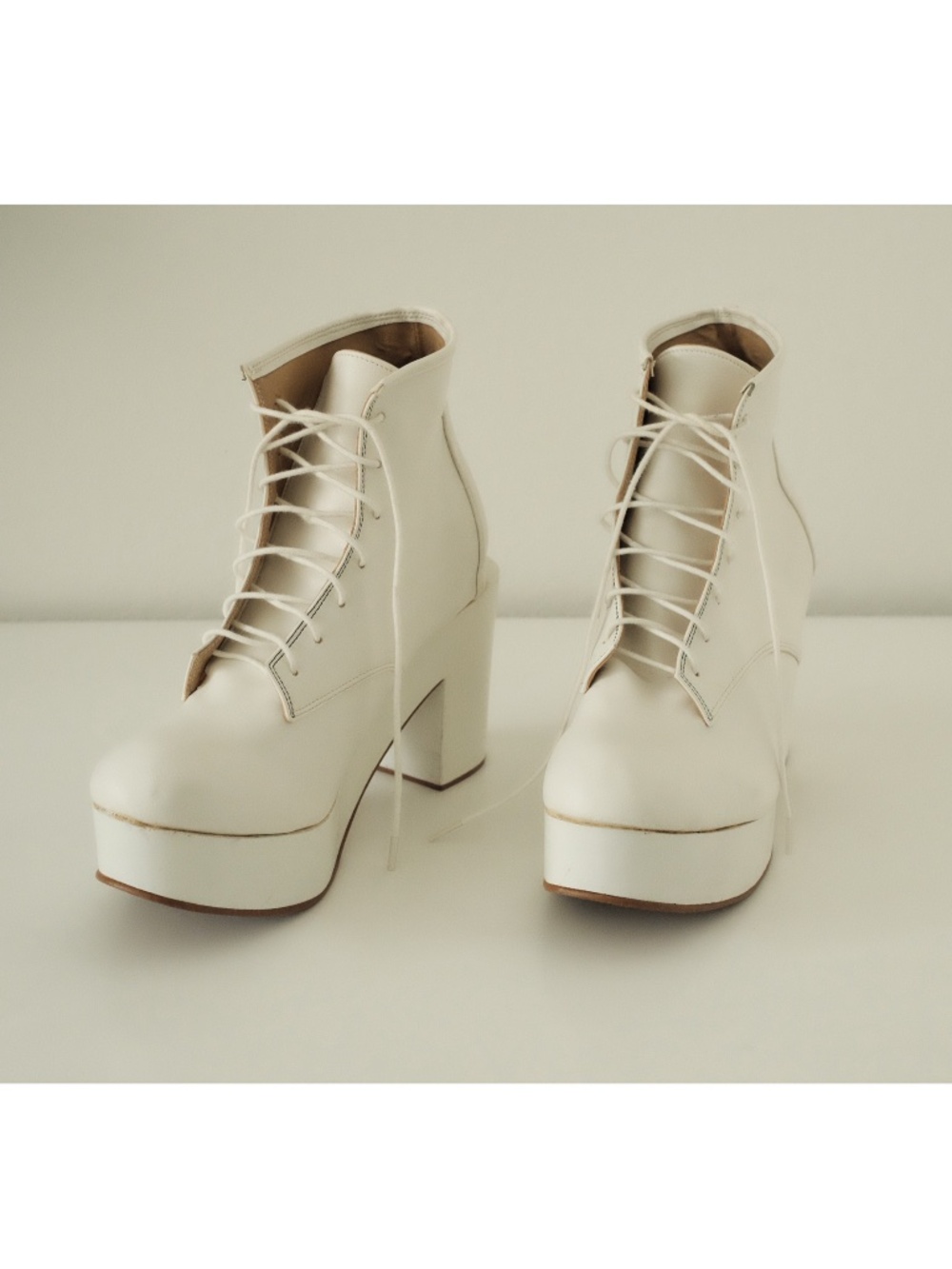 Deandri Gertie white platform ankle boots 7.5
